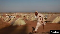 د يوې اندازې مطابق په دغه ټوله ضلعه کې د900ؤ نه نيولې تر 1000ؤ پورې داسې سترې ديني مدرسې هم شته چې هلته د نورو سيمو اؤ ښارونو څخه هم خلک ورځي اؤ ديني زده کړي پکې کوي.