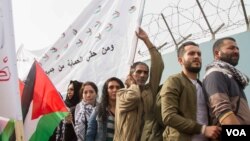 The latest demonstration took place outside UNRWA’s Beirut headquarters. Earlier this month, a man self-immolated in response to the changes. (John Owens/VOA)