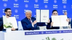 特朗普总统在瑞士达沃斯举行的世界经济论坛年会期间参加成立“和平委员会”的签署仪式。(2026年1月22日)