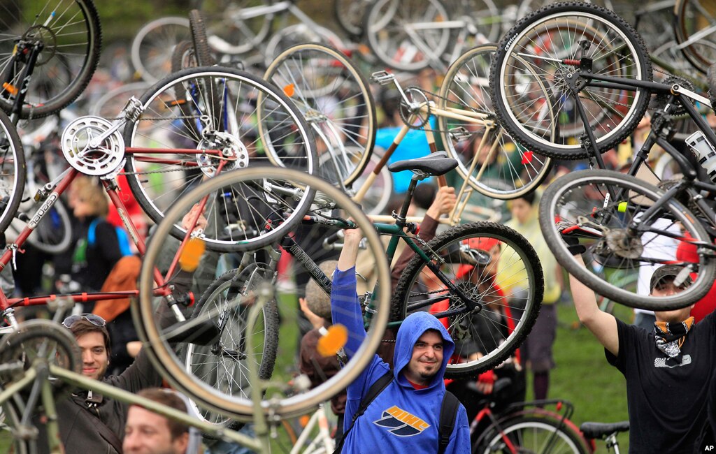 Thousands of cyclists hold up their bicycles at Budapest's city park, at the end of the Critical Mass bicycle ride across the Hungarian capital, April 22, 2012.The ride was organized to commemorate World Earth Day. (Reuters)