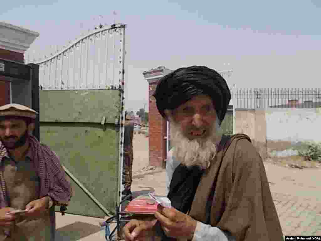 NWA IDPs during Food Distribution 04