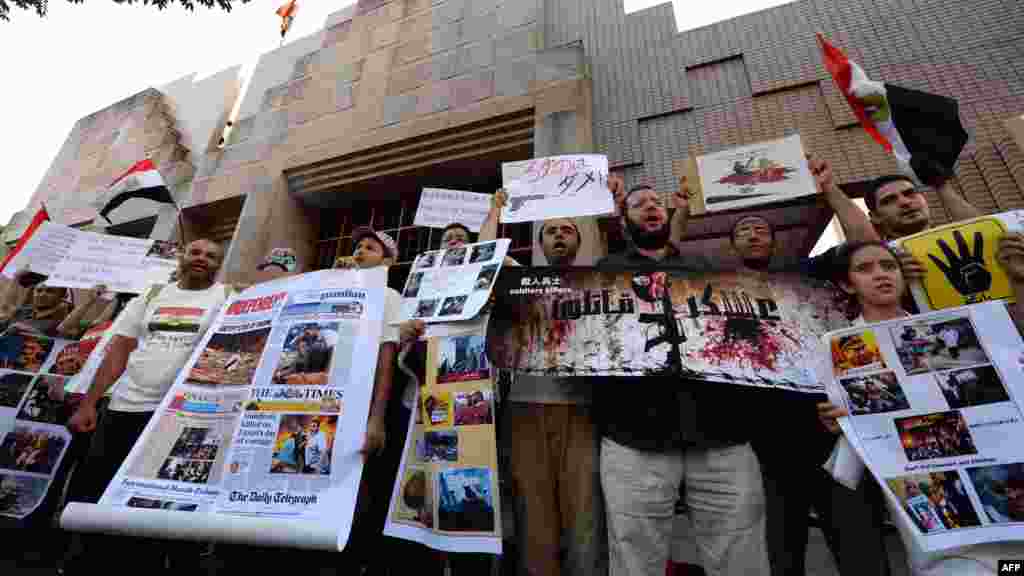 A protester displays a banner during a rally in front of the Egyptian embassy in Tokyo on August 18, 2013. 