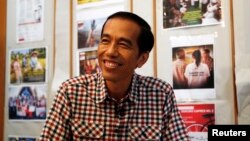 Presiden Joko Widodo, bertepatan dengan peringatan Hari Ibu, 22 Desember 2014 di Jakarta, memberikan grasi kepada aktivis perempuan Eva Susanti Bande, yang dihukum empat tahun penjara karena memperjuangkan hak tanah rakyat (Foto: dok).