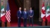 Los presidentes de EEUU, Joe Biden, y México, Andrés Manuel López Obrador; y el primer ministro de Canadá, Justin Trudeau, posan a su llegada a la Cumbre del Norte, en Ciudad de México, el 10 de enero de 2023.
