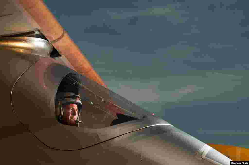 Бертран Піккар за штурвалом "Solar Impulse" у 2011-му. (Jean Revillard/Rezo.ch)