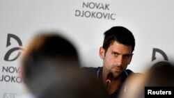 Le joueur de tennis Novak Djokovic s'exprime lors d'une conférence de presse à Belgrade, en Serbie, le 26 juillet 2017.