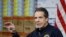 El gobernador de Nueva York, Andrew Cuomo, habla durante una rueda de prensa para hacer sonar una campanada de alarma por el avance del coronavirus en su estado.