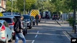 Vista de una zona de Londres donde, según la policía, un hombre armado con una espada atacó a varias personas antes de ser arrestado, el 30 de abril de 2024, en la comunidad de Hainault, en el este del país. 