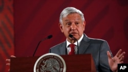 Presiden Meksiko Andres Manuel Lopez Obrador dalam konferensi pers harian di Istana Nasional, Mexico City, 31 Mei 2019. (Foto: AP)