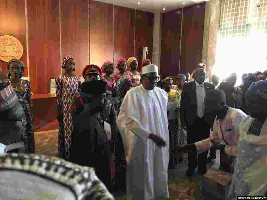 CHIBOK: Buhari da 'yan matan Chibok