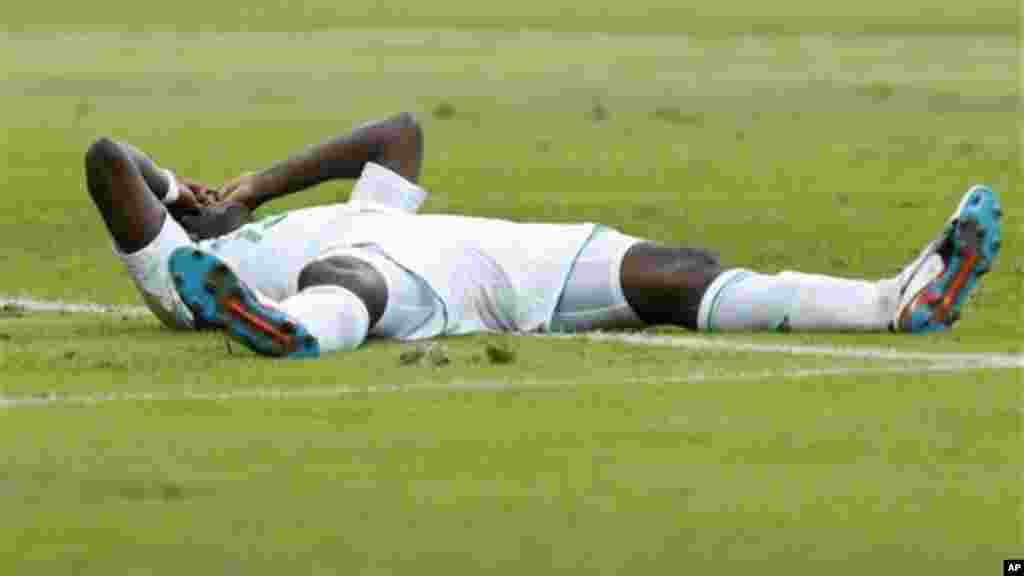 Nigeria's Anthony Ujah reacts after failing to score during the soccer Confederations Cup group B match.