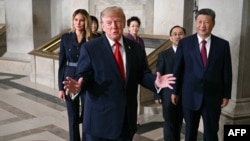 美国总统唐纳德·特朗普和第一夫人梅拉尼娅·特朗普与中国国家主席习近平和他的夫人彭丽媛一同参观位于华盛顿特区的国家档案馆，并对媒体讲话。(2026年9月25日)