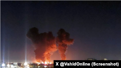 ستون‌های آتش و دود سمت فرودگاه مهرآباد تهران - بامداد سه‌شنبه ۱۸ فروردین