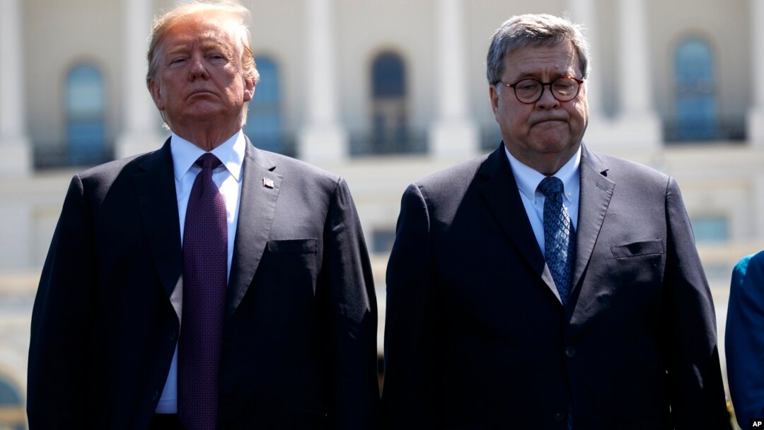 El presidente Donald Trump con el fiscal general de EE.UU. William Barr durante una ceremonia en el Día Nacional de los Oficiales de Paz, en el Capitolio. Washington, mayo 15 de 2019.