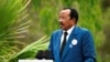 FILE - Presiden Kamerun Paul Biya dalam upacara peringatan 80 tahun pendaratan Sekutu di Provence selama Perang Dunia II, di Pemakaman Nasional Boulouris di Boulouris-sur-Mer, Prancis, 15 Agustus 2024.