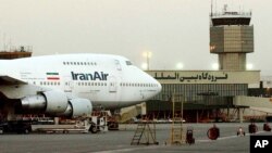 De los 250 aviones comerciales que tiene Irán, solo unos 150 están operativos. El resto permanece en tierra por la falta de piezas de repuesto.
