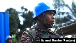 Un casque bleu servant dans la Mission de l'Onu pour la paix en RDC (MONUSCO) à Beni, dans la province du Nord-Kivu de la République démocratique du Congo, 17 novembre 2018. REUTERS/Samuel Mambo