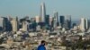 Bernal Heights Hill, San Francisco, California, Senin, 7 Desember 2020. (AP Photo / Jeff Chiu). California Selatan memberlakukan lockdown (PSBB) untuk menekan penyebaran virus Covid-19, Senin, 7 Desember 2020.