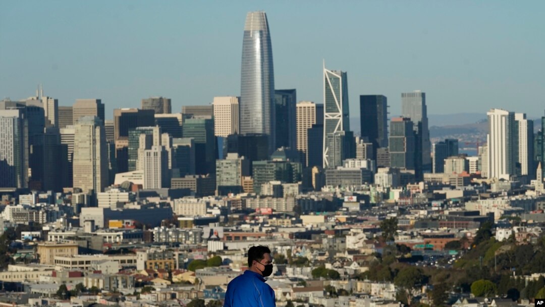 Bernal Heights Hill, San Francisco, California, Senin, 7 Desember 2020. (AP Photo / Jeff Chiu). California Selatan memberlakukan lockdown (PSBB) untuk menekan penyebaran virus Covid-19, Senin, 7 Desember 2020.