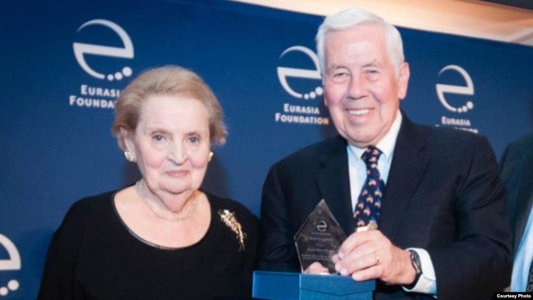 Sobiq senator Richard Lugar va Madlen Olbrayt, sobiq Davlat kotibasi