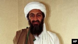 Al-Qaida leader Osama bin Laden in Afghanistan (1998 file photo)