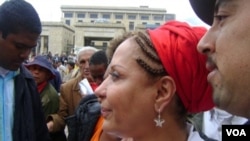 Senadora Piedad Córdoba junto a su equipo de "poder ciudadano" marchando por las calles de Bogotá el día del trabajo.