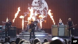 Green Day performs "Bang Bang" at the American Music Awards at the Microsoft Theater, Nov. 20, 2016.