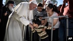 El pontífice pidió ser realmente solidarios con quien se ve obligado a huir de su propia tierra.