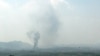 Una columna de humo se eleva del lugar donde fue destruida una oficina de enlace entre las dos Coreas en territorio norcoreano el 16 de junio de 2020. Foto de la agencia de prensa surcoreana Yonhap divulgada por Reuters.