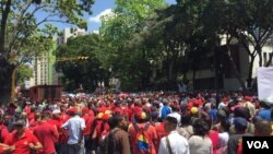 Une marche de soutien au président Maduro à Caracas au Venezuela le 06 août 2018. Photo: Alvaro Algarra, VOA.