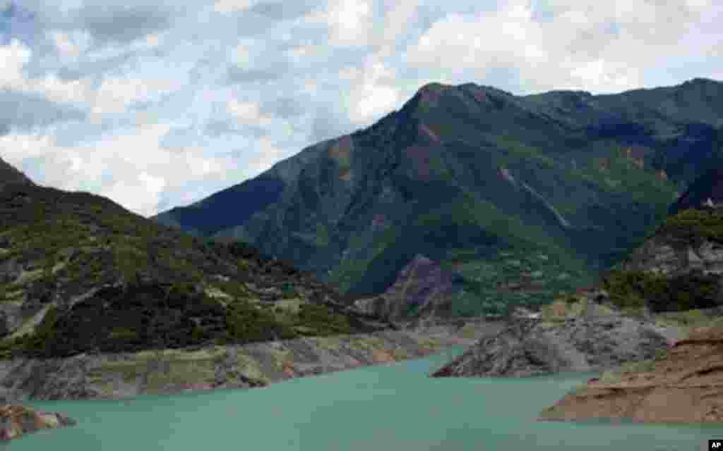 跷碛水电站的湖光山色