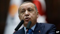 El partido AKP del presidente turco Recep Tayyip Erdogan, objetó los resultados de la elección del domingo en dos ciudades, donde ganó la oposición.