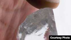 Berlian putih 232 karat yang ditemukan di tambang Cullinan di timur laut Pretoria (Petra Diamonds Ltd.).