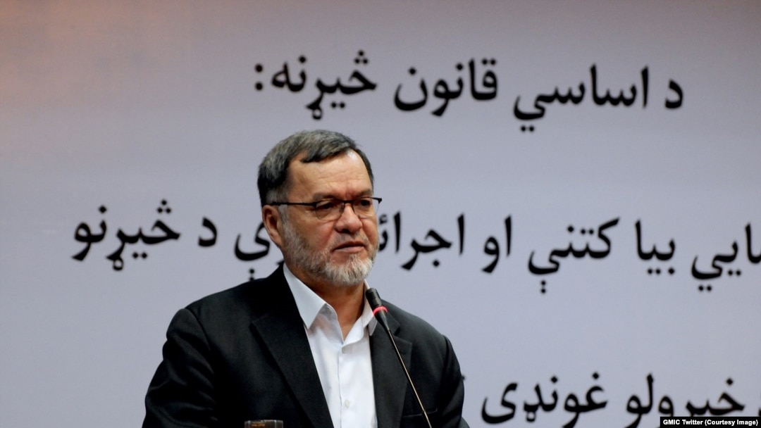 آقای دانش، تحریف قانون اساسی را پس از توشیح آن عاری از حقیقت خواند