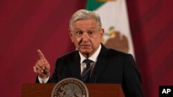 Archivo El presidente de México, Andrés Manuel López Obrador, durante una de sus conferencias de prensa diarias el 16 de octubre de 2020. Foto AP.