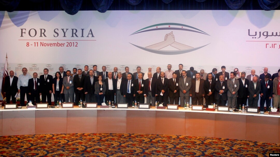 Para anggota Koalisi Nasional Suriah (SNC) saat mengadakan pertemuan di Doha, Qatar (foto: dok). SNC dituduh gagal mewakili aspirasi kelompok pemberontak anti Presiden Assad.