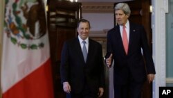 Kerry y el canciller mexicano, José Antonio Meade, durante un encuentro en Washington en enero último. 