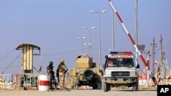 A military ambulance crosses from the Syrian side of the border to Iraq in Qaim, Anbar province, Iraq, Nov.13, 2018. 