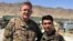 El alcalde de North Ogden, Brent Taylor (izquierda) junto a su amigo el teniente Kefayatullah, quien según el mensaje que Taylor escribió en Facebook, murió en combate el día antes de las elecciones en Afganistán.