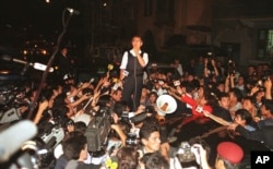 FILE - Peruvian President Alberto Fujimori gives a news conference in front of the Japanese ambassador's residence in Lima, Peru, April 22, 1997. His daughter Keiko Fujimori announced in a post on X that he died of cancer on Sept. 11, 2024.