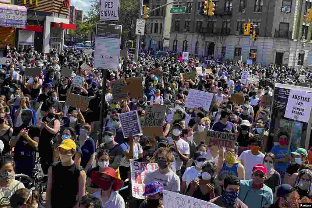  Cientos de personas se agruparon el s&#225;bado en el distrito de Brooklyn, en la ciudad de Nueva York.