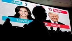 Sejumlah mahasiswa Howard University menyaksikan acara nonton bersama hasil pemilu Amerika di Washington, pada 5 November 2023. (Foto: AP/Nathan Howard)