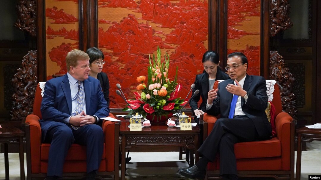 Chinese Premier Li Keqiang talks with Executive Vice President and Head of International Affairs at the U.S. Chamber of Commerce Myron Brilliant, during a meeting with a group of U.S. entrepreneurs at Zhongnanhai in Beijing, China, Sept. 10, 2019.
