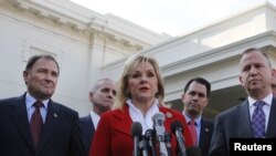 La gobernadora de Oklahoma, Mary Fallin, dijo que los Estados podrían salir muy afectados con la reducción de los presupuestos sino consiguen un acuerdo en el Congreso.