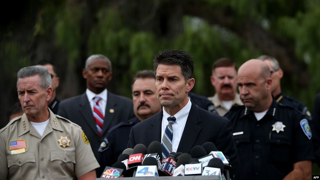 Asisten direktur FBI David Bowdich dalam sebuah konferensi pers di San Bernardino, California, 4 Desember 2015.