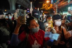 태국에 거주하는 미얀마 국민들이 방콕 미얀마 대사관 앞에서 미얀마 군부 쿠데타 반대 시위를 계속하고 있다.