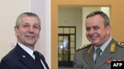 Predsedavajući Vojnog komiteta NATO, italijanski admiral Djanpaolo Di Paola i načelnik Generalštaba Vojske Srbije, general Miloje Miletić.