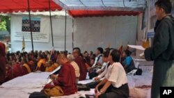 在绝食的西藏流亡政府议会议员