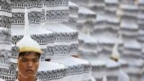 A man in traditional costume takes part in a funeral procession for Cambodia&#39;s late former King Norodom Sihanouk at the Royal Palace in Phnom Penh.