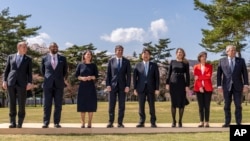 欧盟与七大工业国集团外长会议在日本长野县轻井泽市举行期间与会外长拍集体照。（2023年4月17日） 